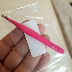 Younique Tweezers